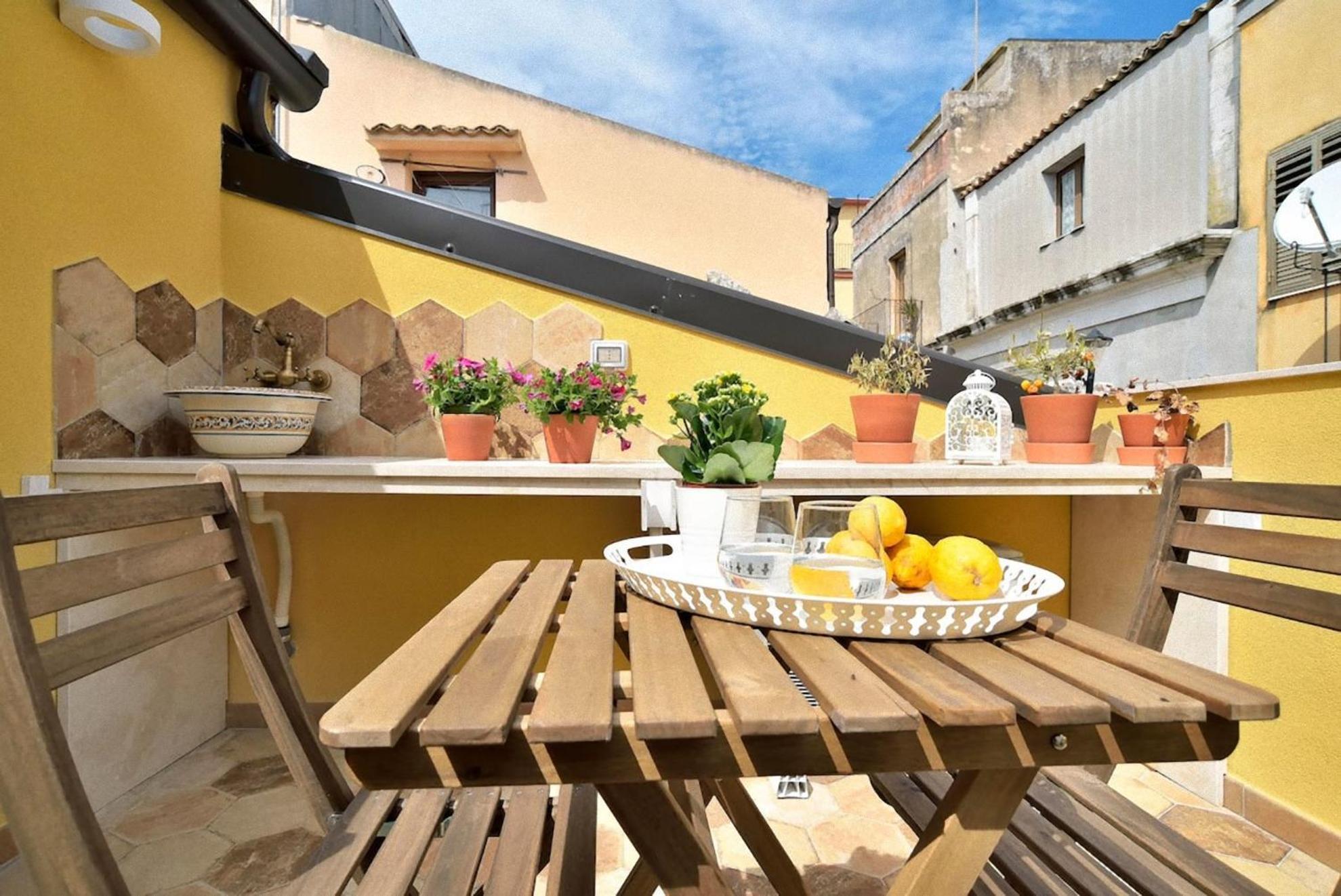 Ragusa Exclusive Flat With Terrace & Bbq ภายนอก รูปภาพ